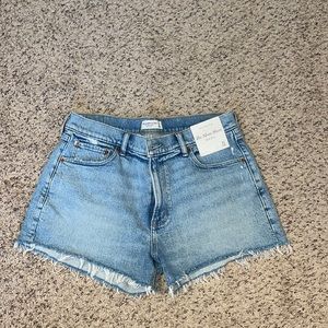 NWT - The Mom Short - mid rise
